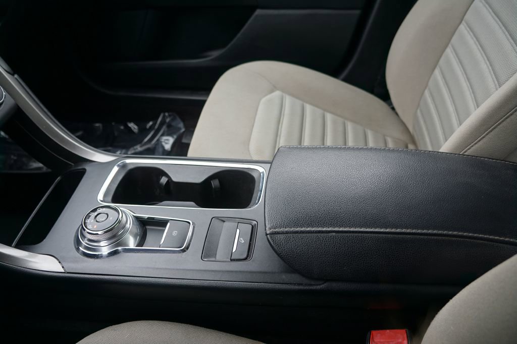 Used 2017 Ford Fusion S image 9