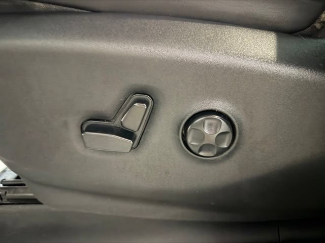 Used 2017 Chrysler Pacifica Limited FWD image 16