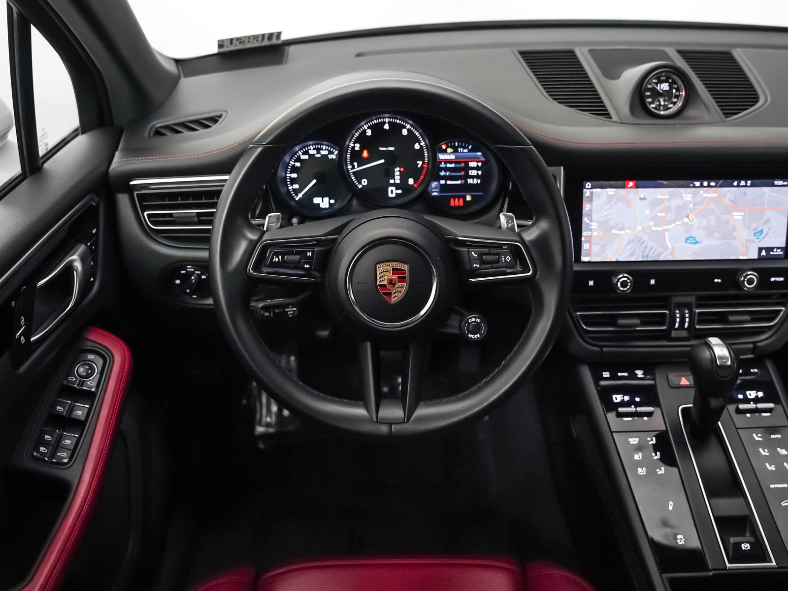 Certified 2024 Porsche Macan image 16