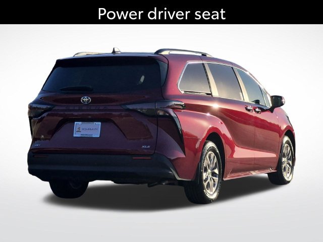 Certified 2026 Toyota Sienna XLE FWD image 7