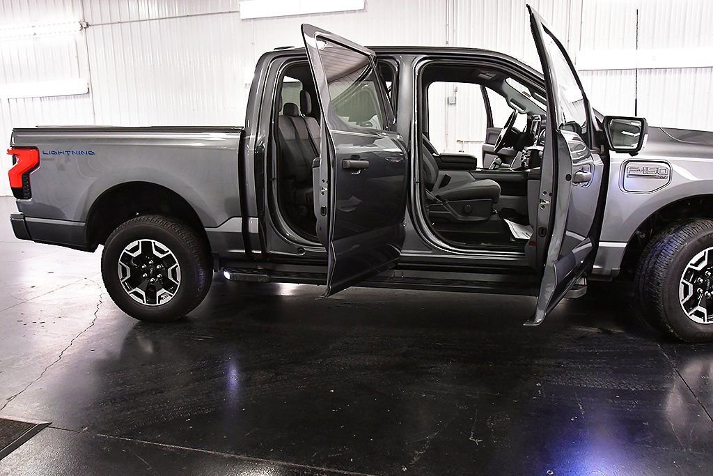 Used 2023 Ford F150 Lightning XLT image 34