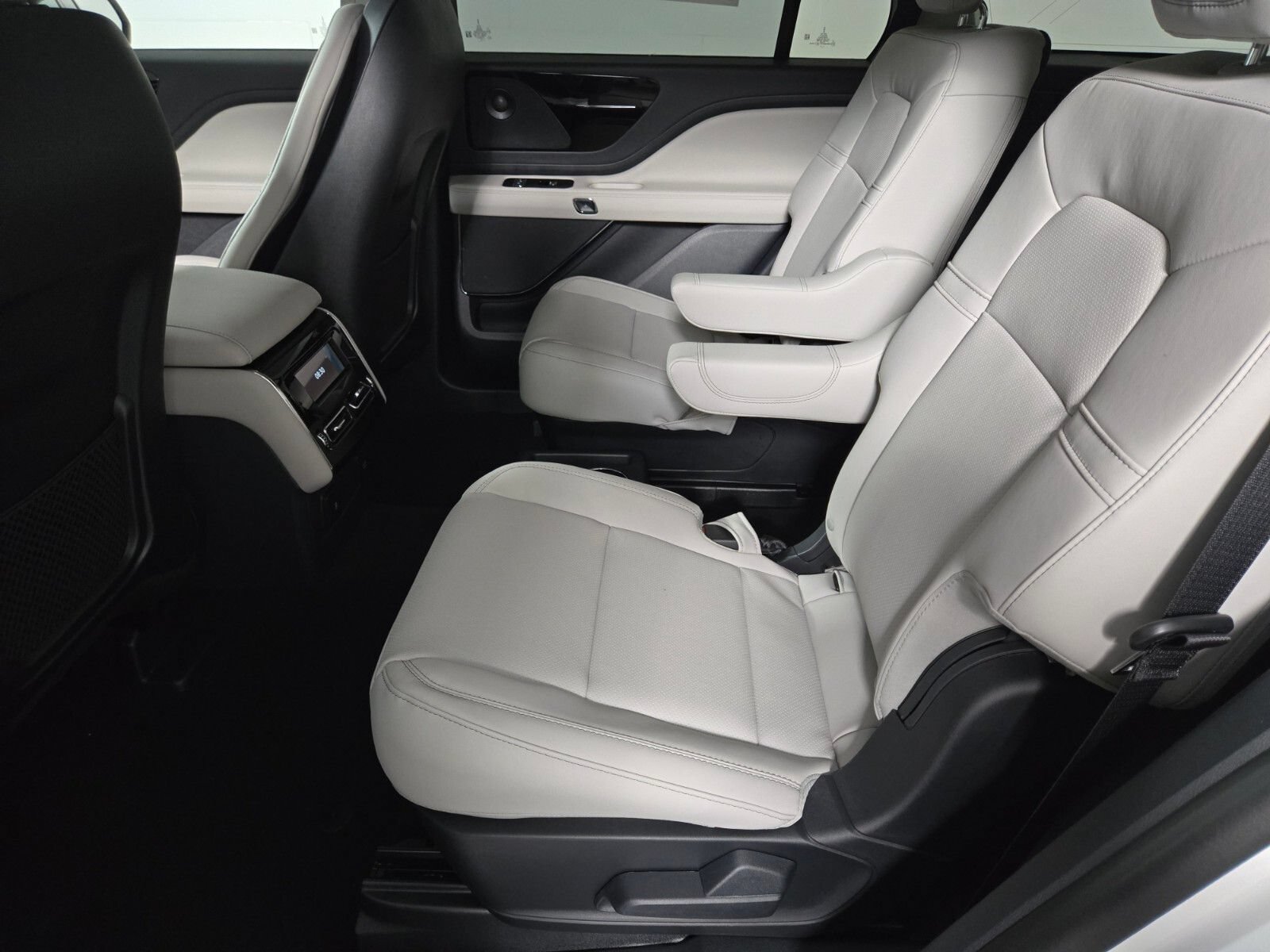 New 2026 Lincoln Aviator AWD image 14