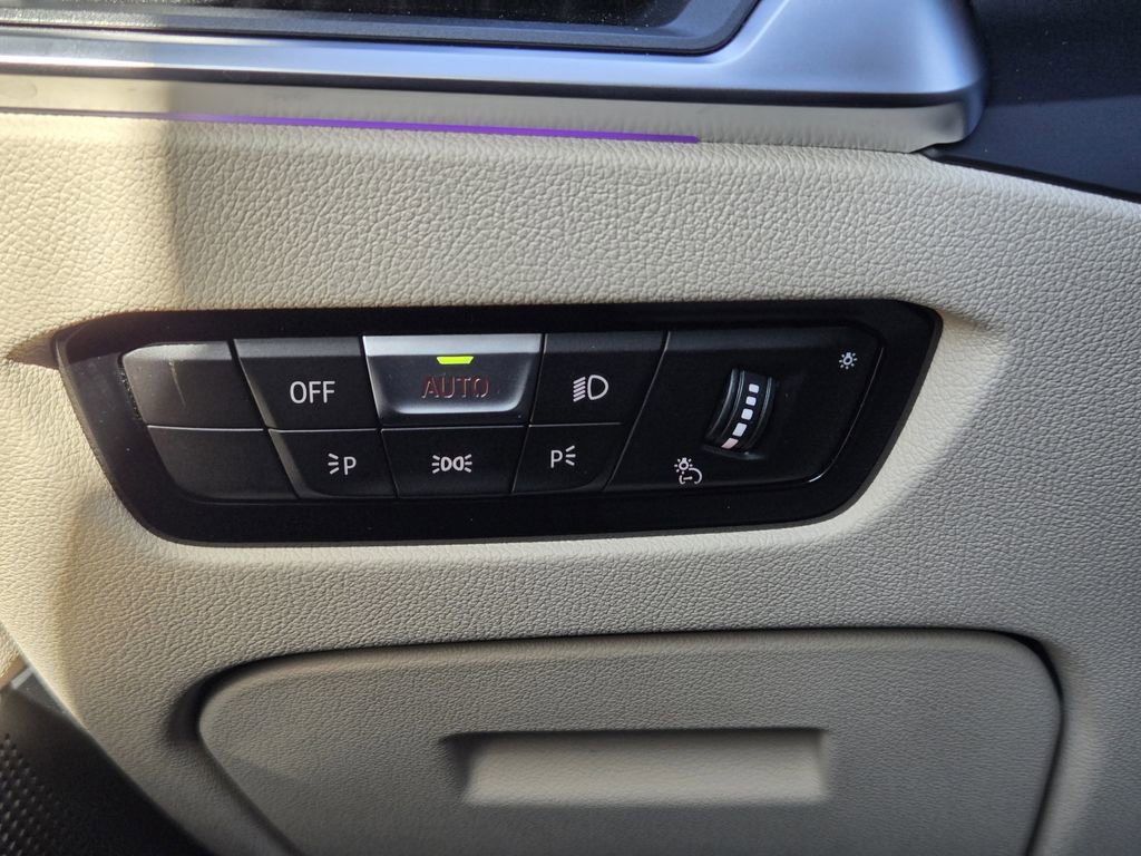 Used 2021 BMW 330i xDrive 330i xDrive w/ Premium Package image 20