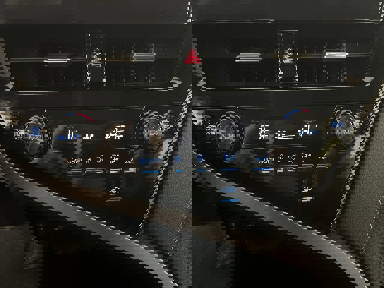 Used 2024 Toyota Camry SE image 21