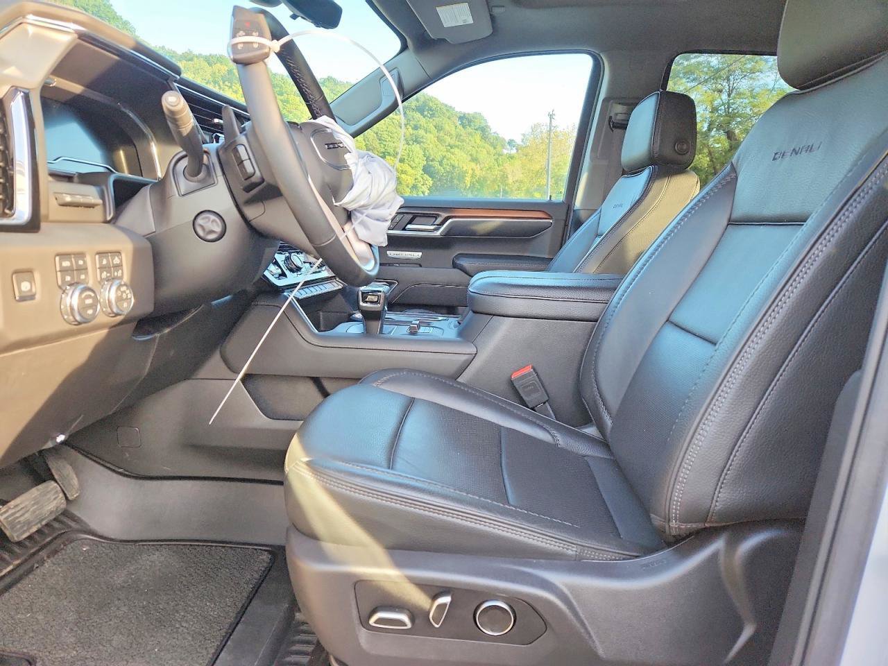 Used 2025 GMC Sierra 1500 Denali w/ Denali Reserve Package AWD/4WD image 6