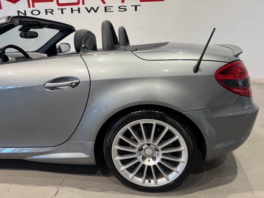 Used 2010 Mercedes-Benz SLK 300 image 4