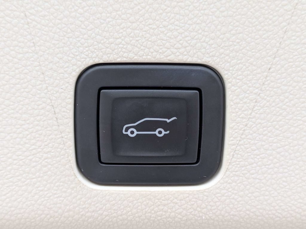 Certified 2025 Cadillac Escalade Sport Platinum w/ LPO, Floor Liner Package AWD/4WD image 16