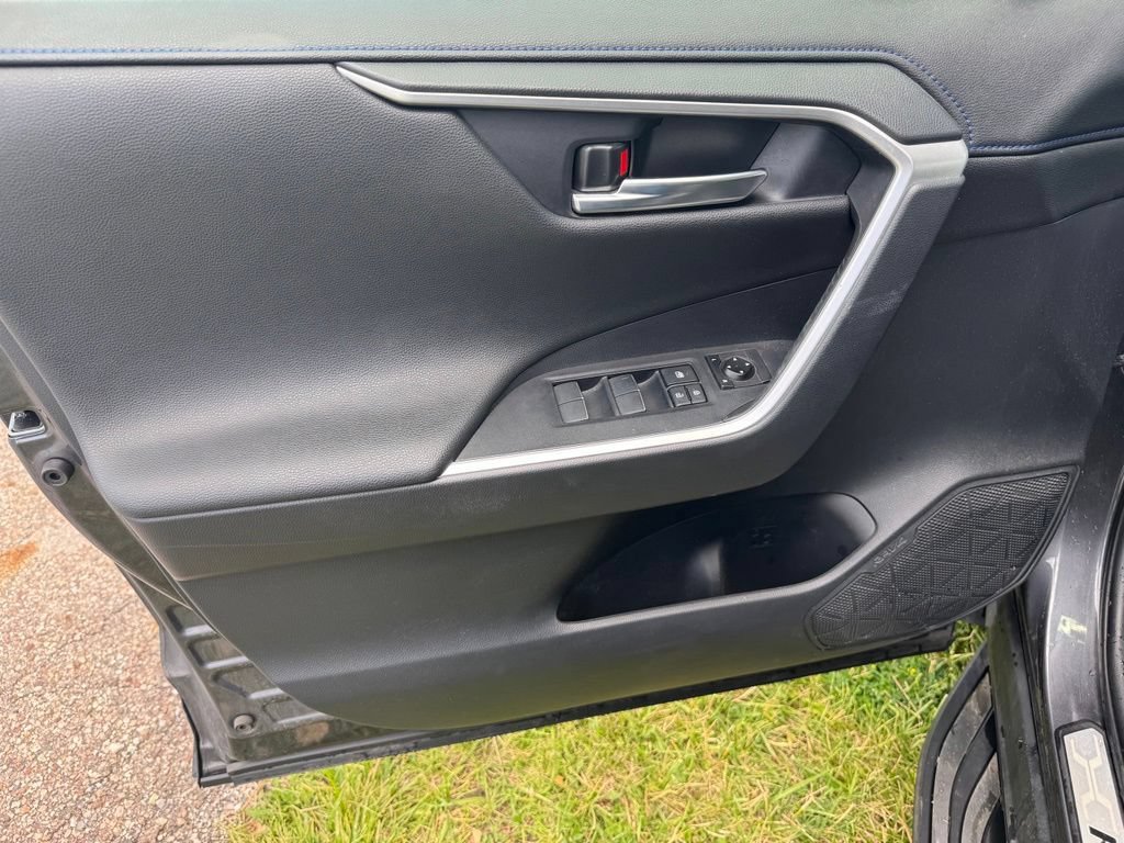 Used 2019 Toyota RAV4 XSE AWD/4WD image 17