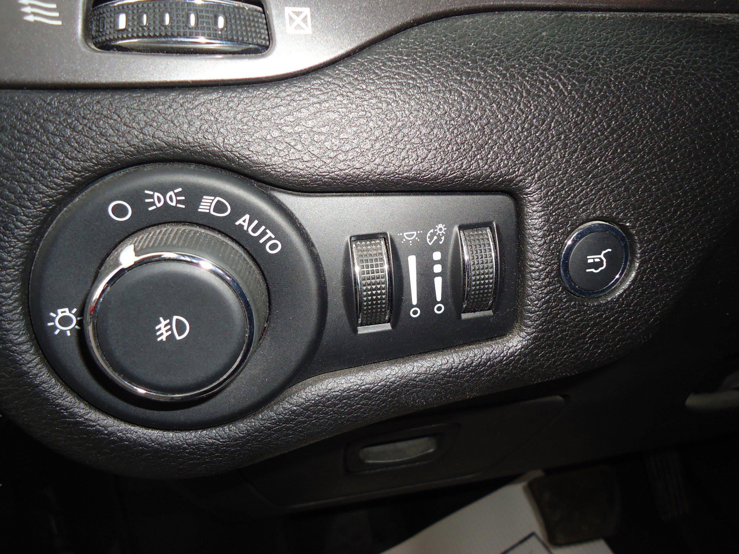 Used 2021 Jeep Cherokee Latitude Lux w/ Comfort/Convenience Group image 15