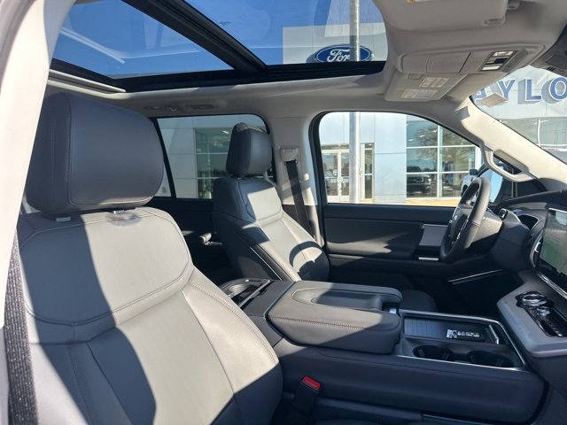 New 2025 Ford Expedition Max Active image 9