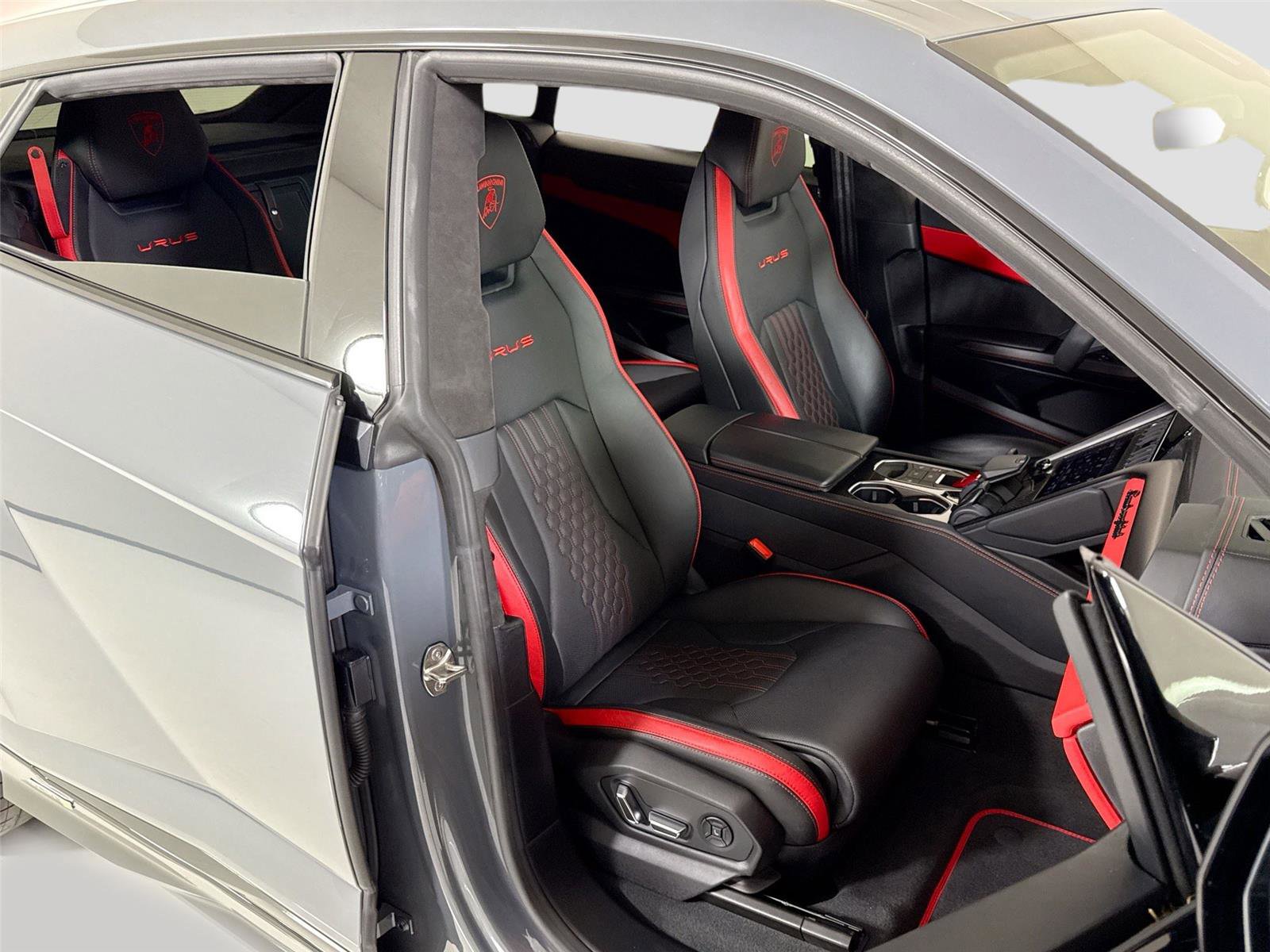 Used 2023 Lamborghini Urus S image 32