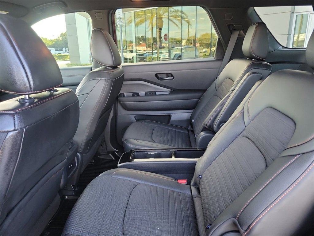 Used 2025 Nissan Pathfinder Rock Creek image 16