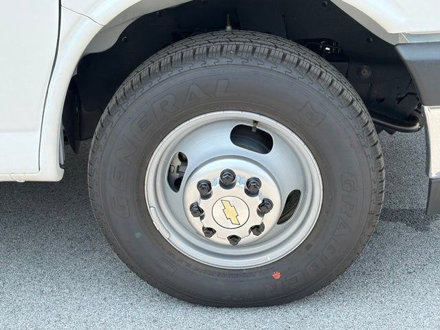 New 2026 Chevrolet Express 4500 w/ Power Convenience Package RWD image 17
