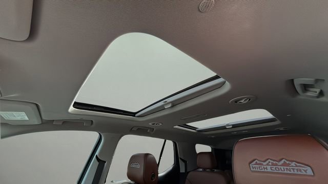 Used 2021 Chevrolet Traverse High Country AWD/4WD image 19