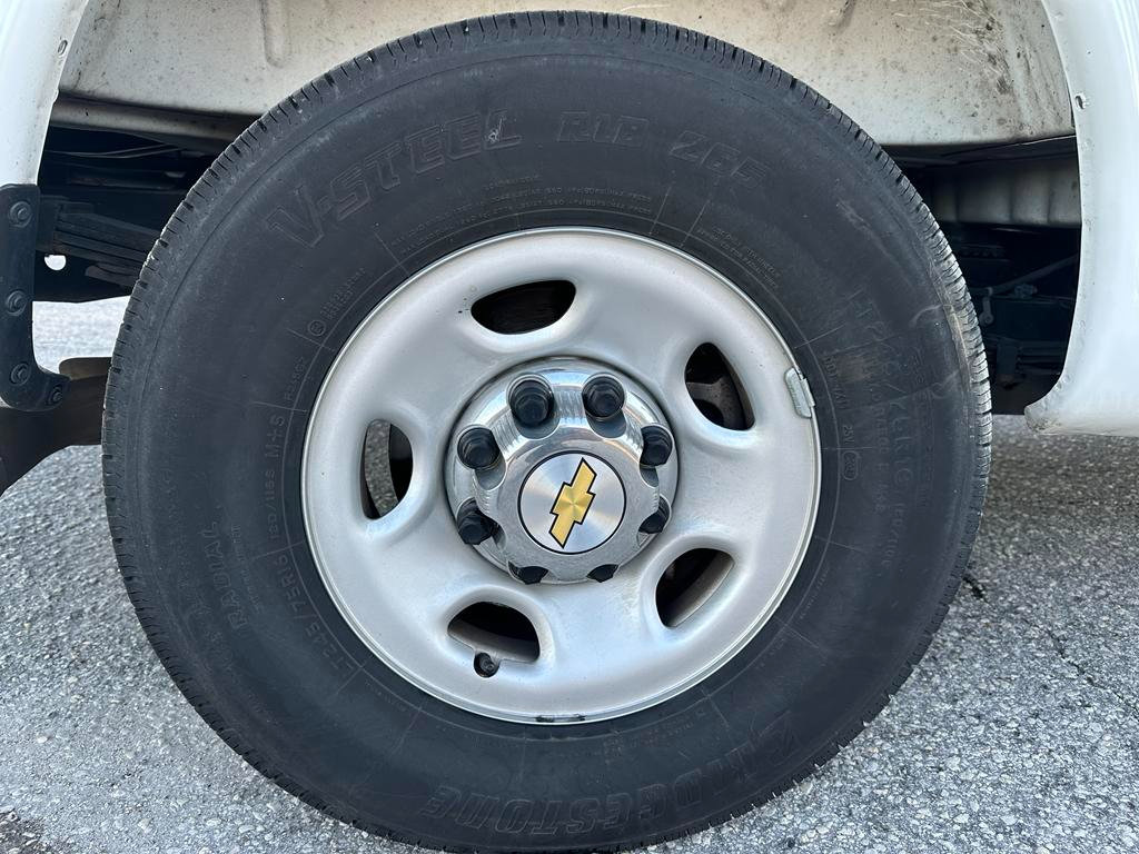 Used 2025 Chevrolet Express 3500 LT w/ LT Preferred Equipment Group image 18