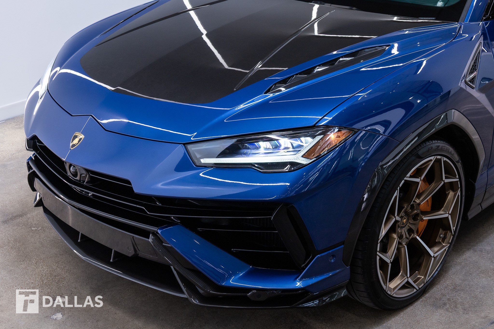 Used 2023 Lamborghini Urus Performante AWD/4WD image 3