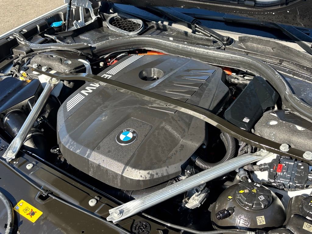 Used 2025 BMW 750e xDrive 750e xDrive w/ Premium Package image 32