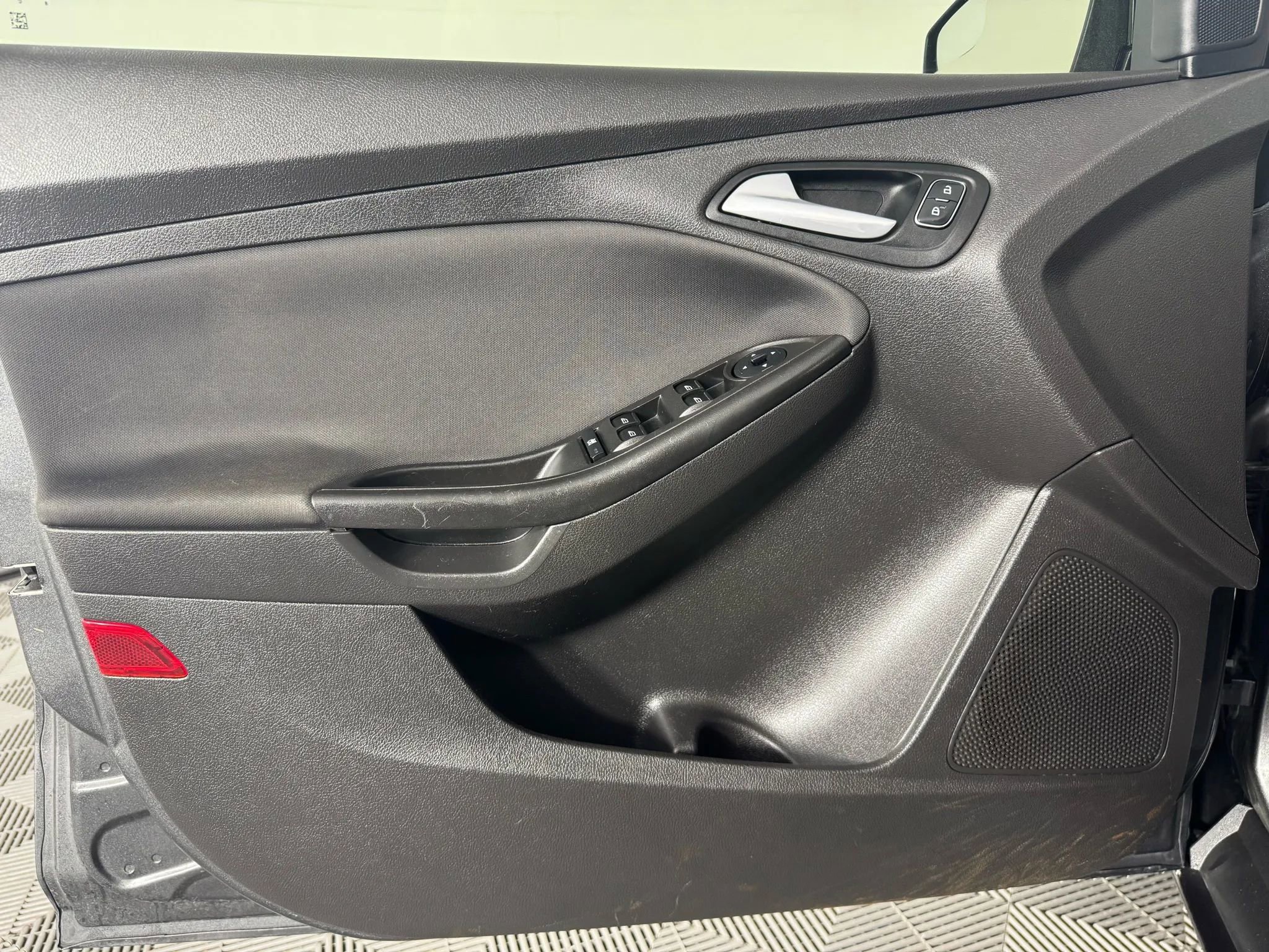 Used 2018 Ford Focus SE FWD image 34