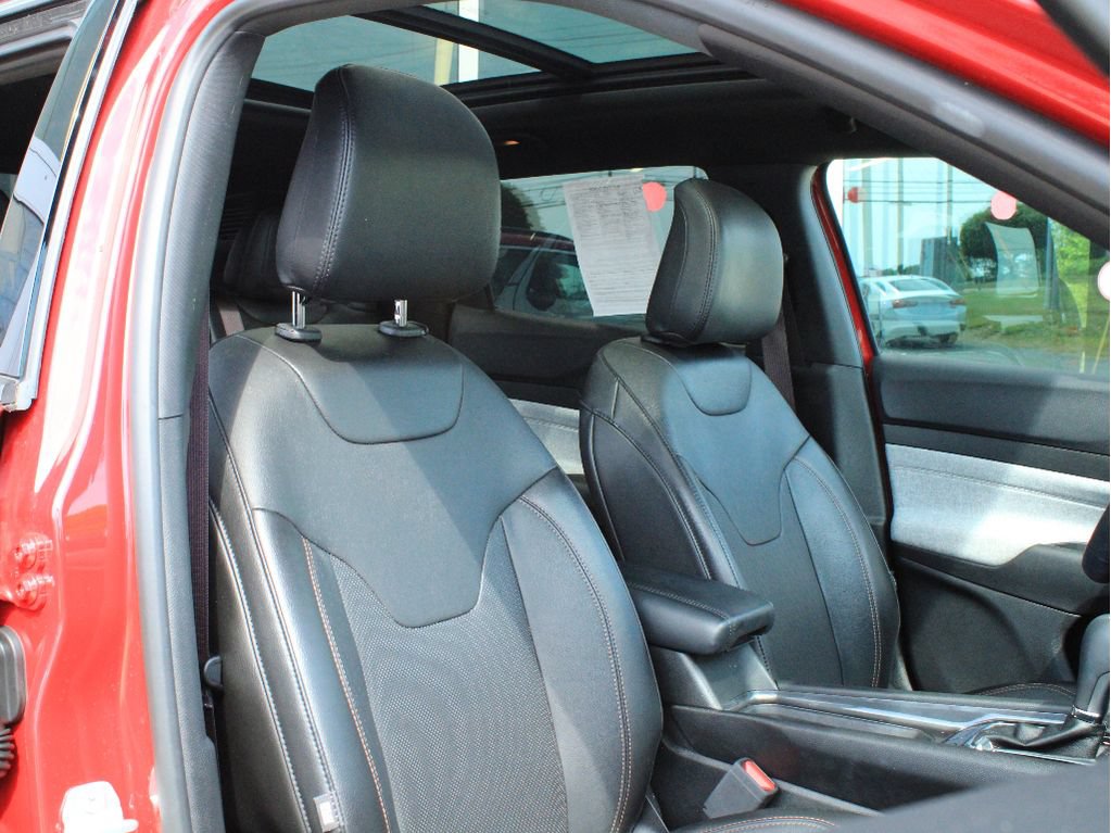 Certified 2023 Jeep Compass Latitude w/ Sun and Sound Group AWD/4WD image 26