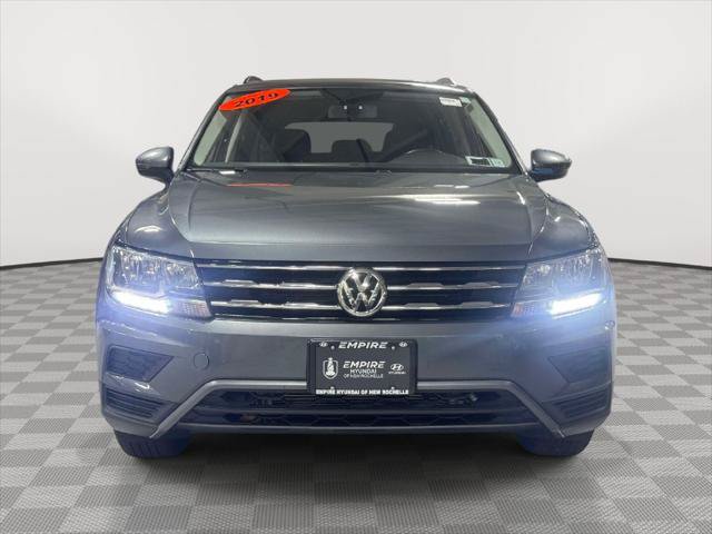 Used 2019 Volkswagen Tiguan SE w/ Panoramic Sunroof Package AWD/4WD image 2