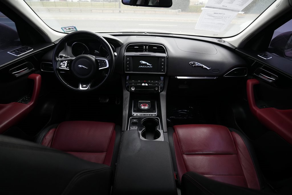 Used 2017 Jaguar F-PACE R-Sport image 41