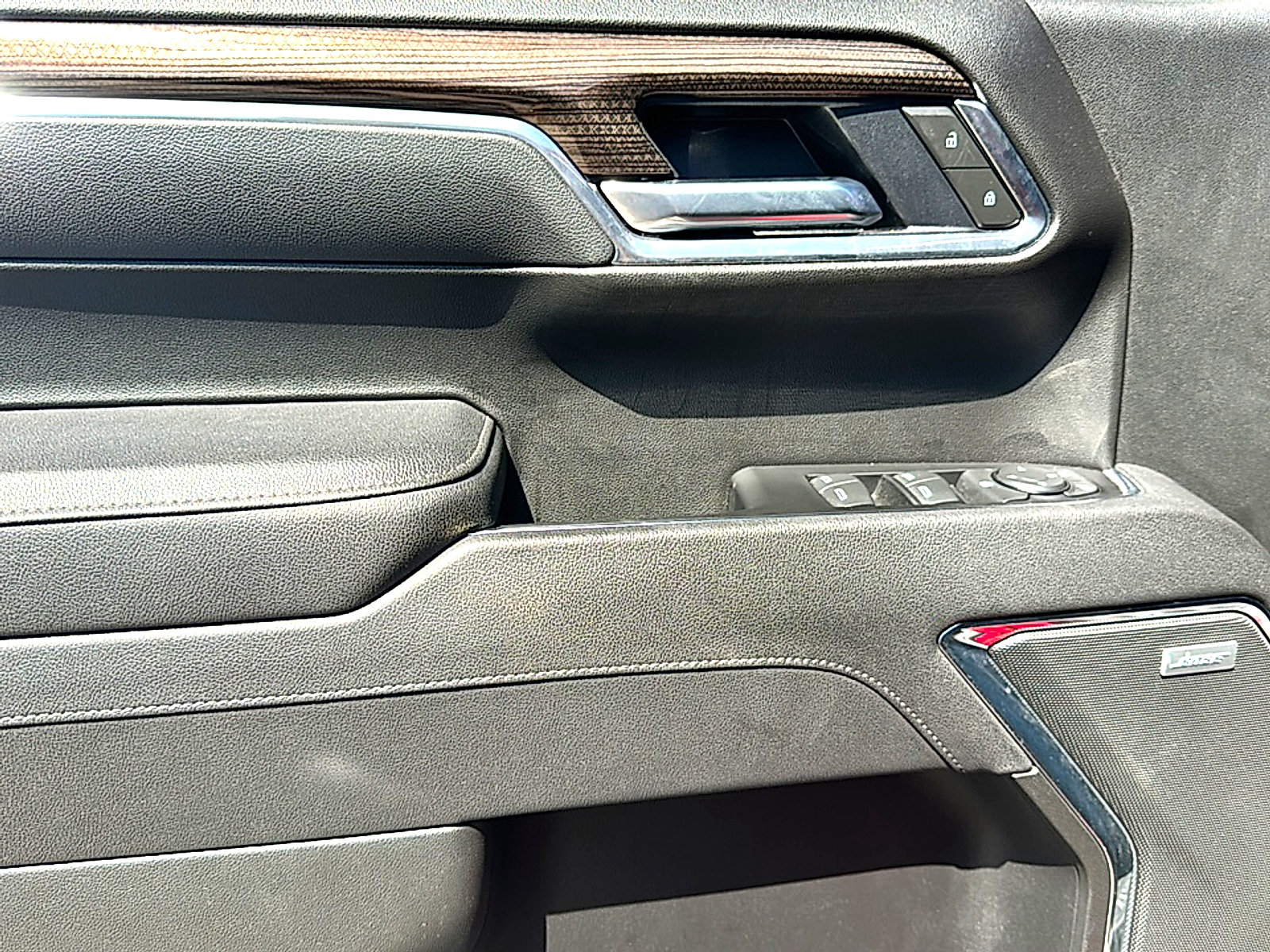 Used 2025 Chevrolet Silverado 1500 LT Trail Boss w/ Convenience Package II AWD/4WD image 17