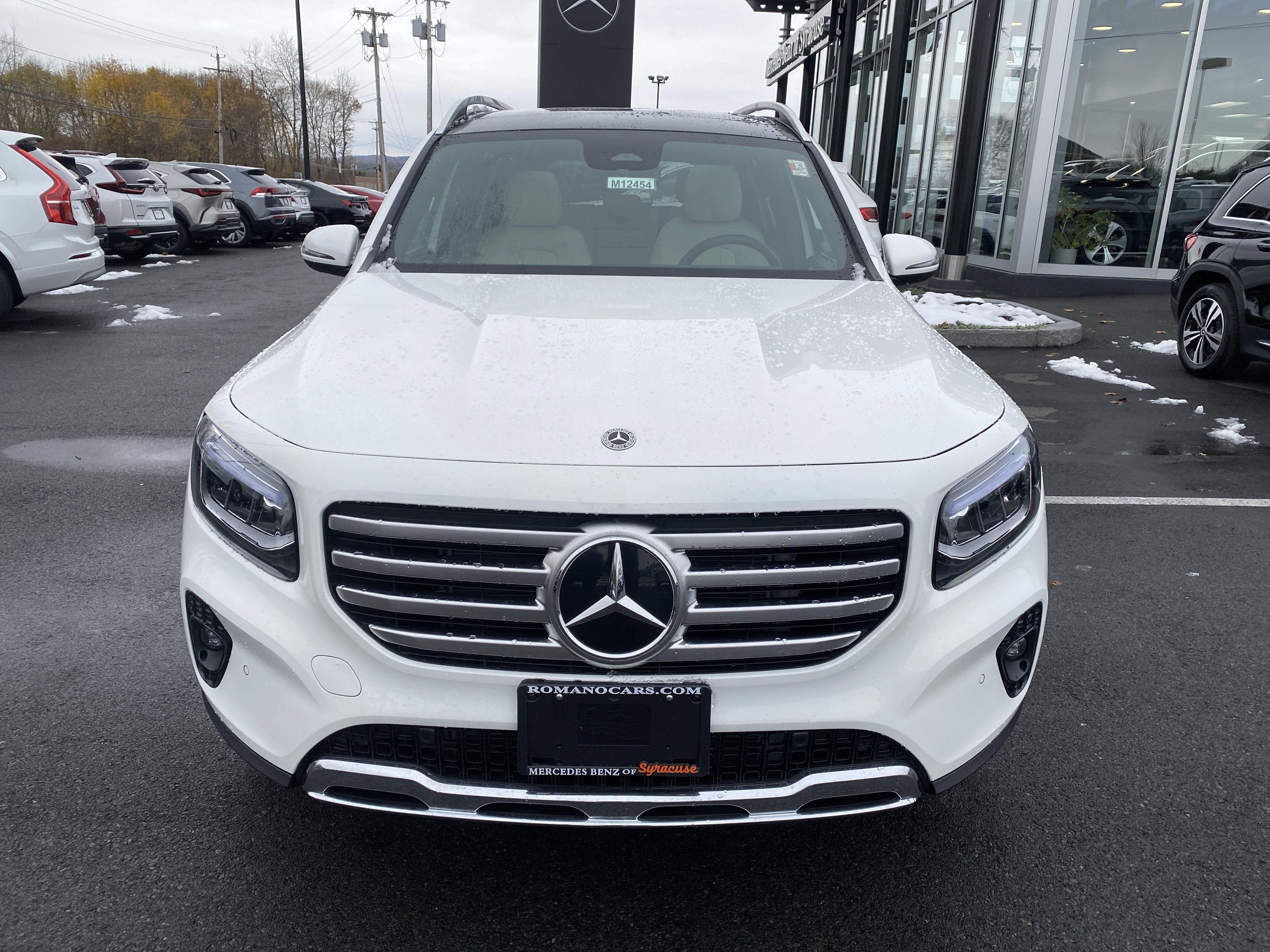Used 2025 Mercedes-Benz GLB 250 4MATIC image 3