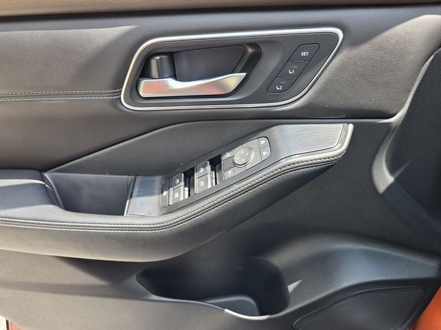 Used 2023 Nissan Rogue Platinum w/ Platinum Premium Package FWD image 34