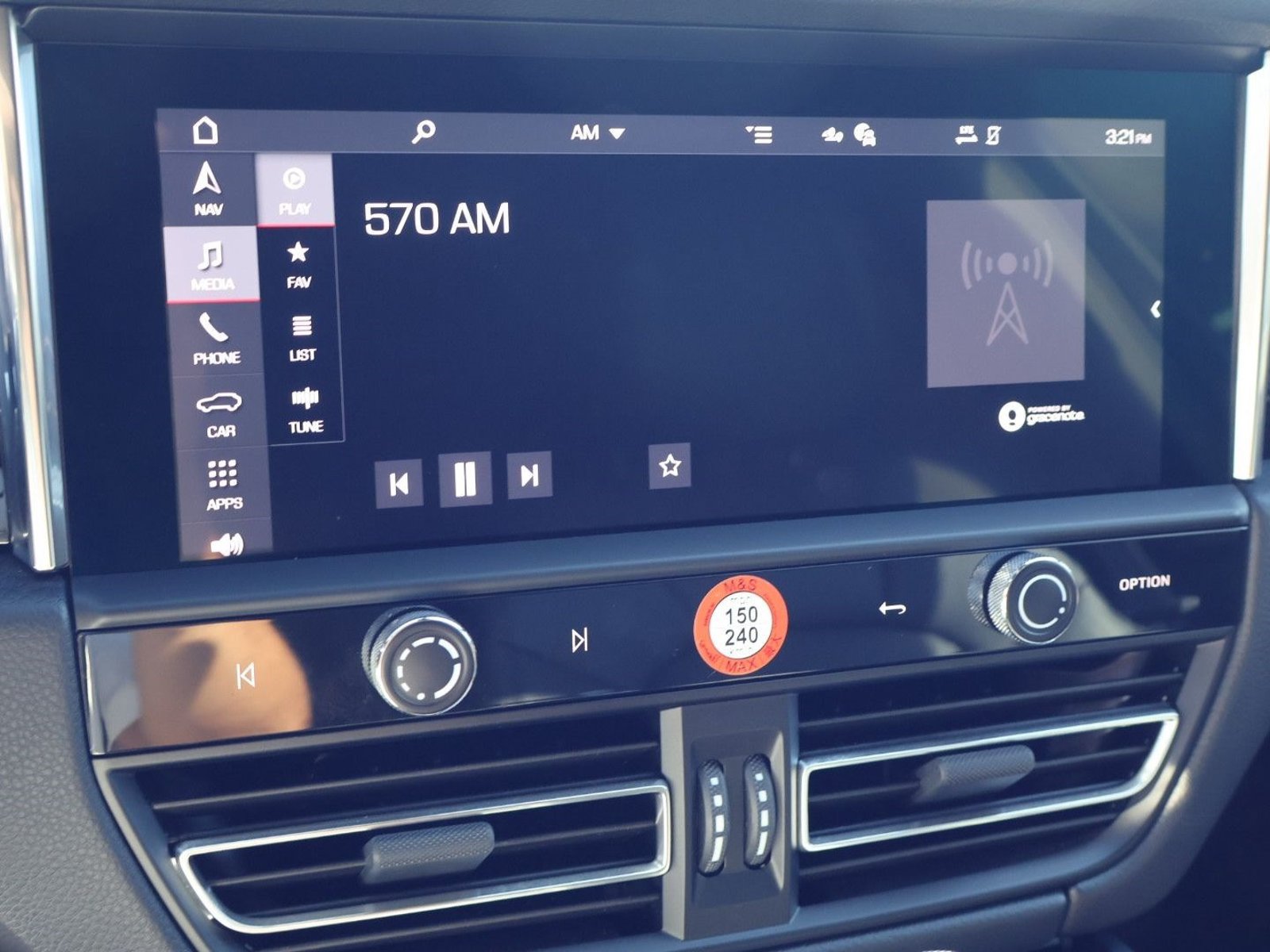 Certified 2026 Porsche Macan AWD/4WD image 17
