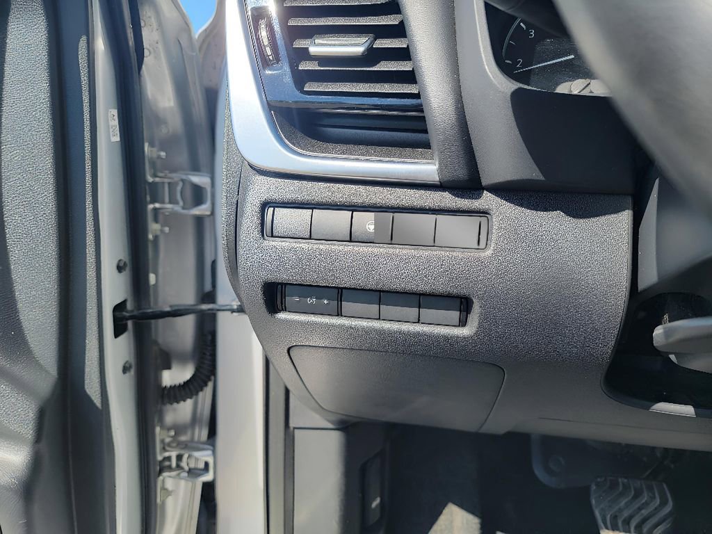 Used 2022 Nissan Rogue SV AWD/4WD image 14