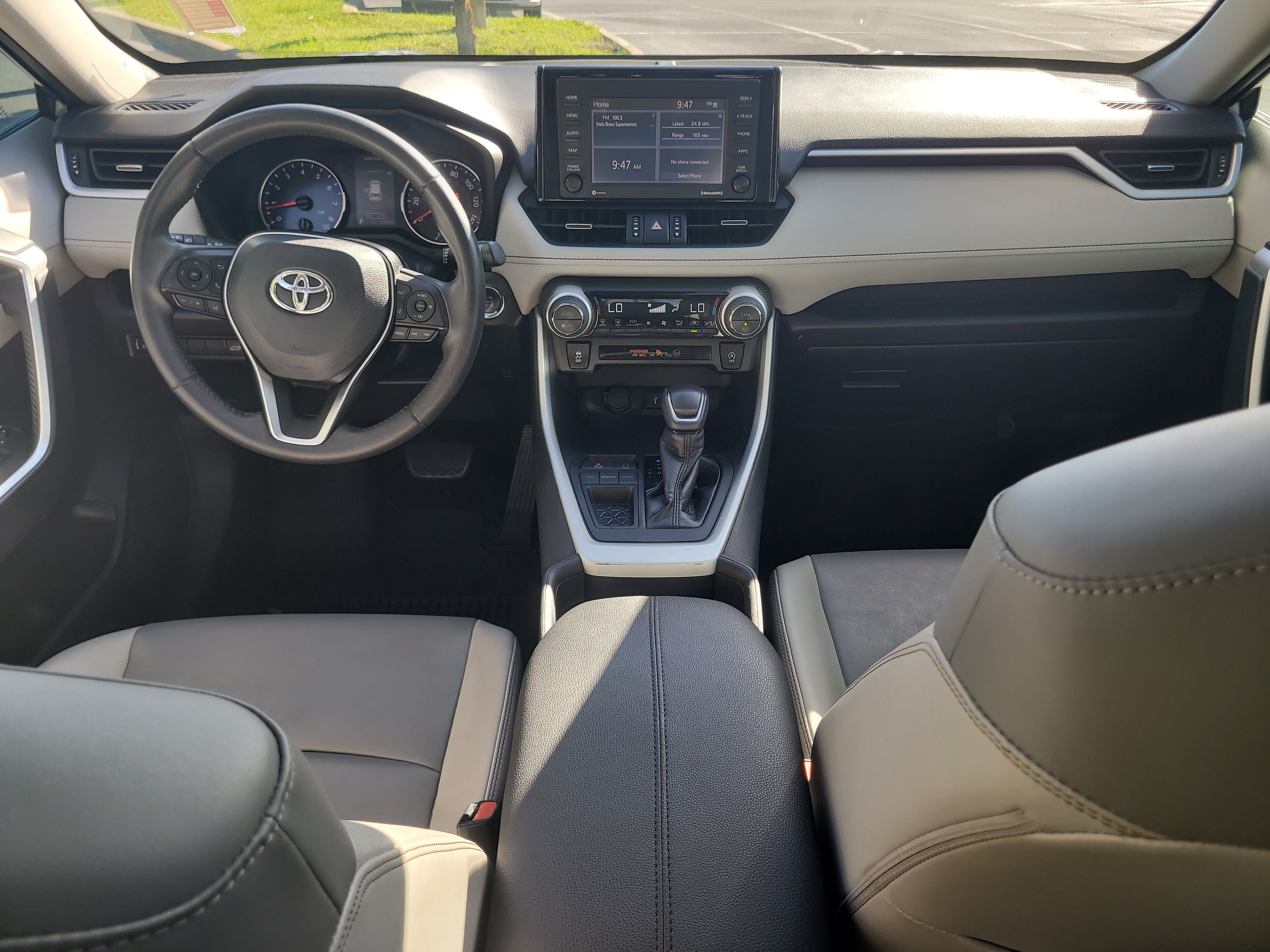 Used 2020 Toyota RAV4 XLE Premium FWD image 16