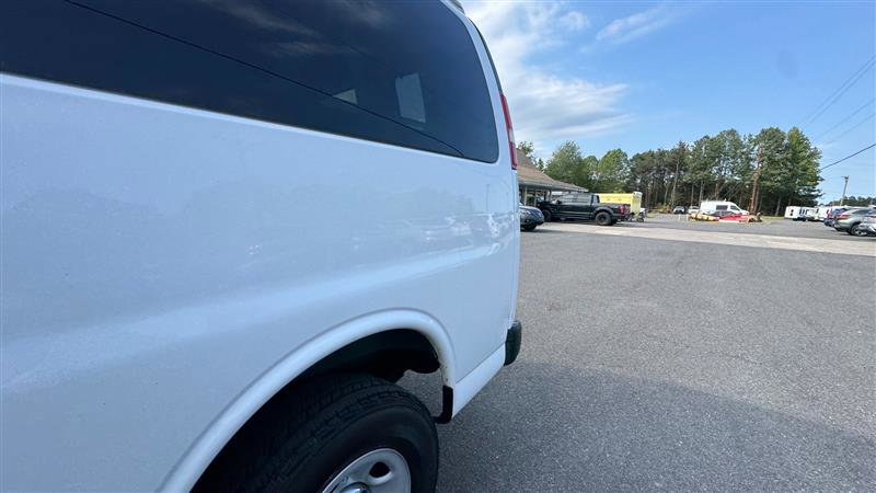 Used 2017 Chevrolet Express 3500 LS RWD image 16