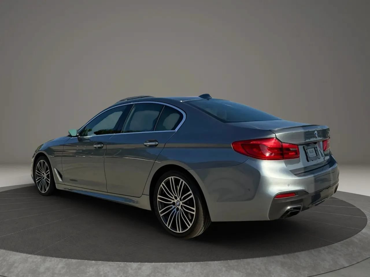 Used 2018 BMW 540i RWD image 4
