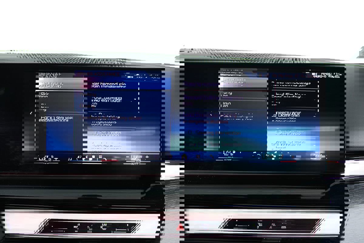 Used 2025 BMW i5 eDrive40i w/ M Sport Package image 13