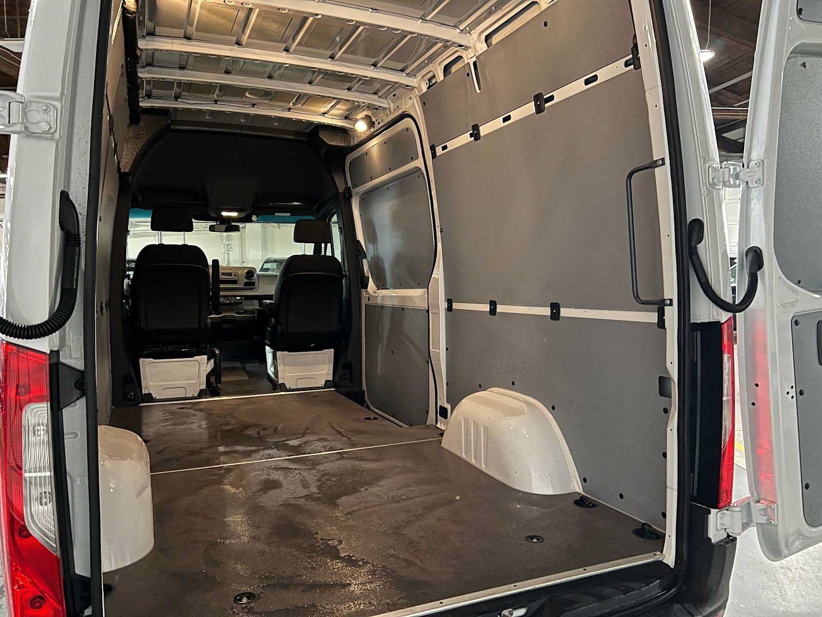 Used 2025 Mercedes-Benz Sprinter 2500 image 16