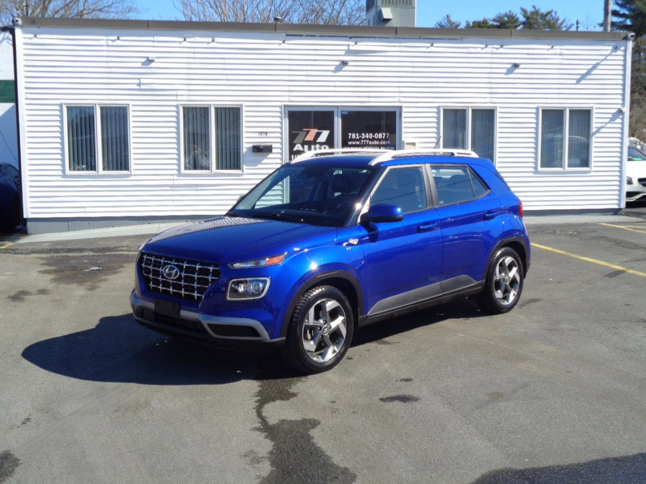 Used 2023 Hyundai Venue Limited image 10