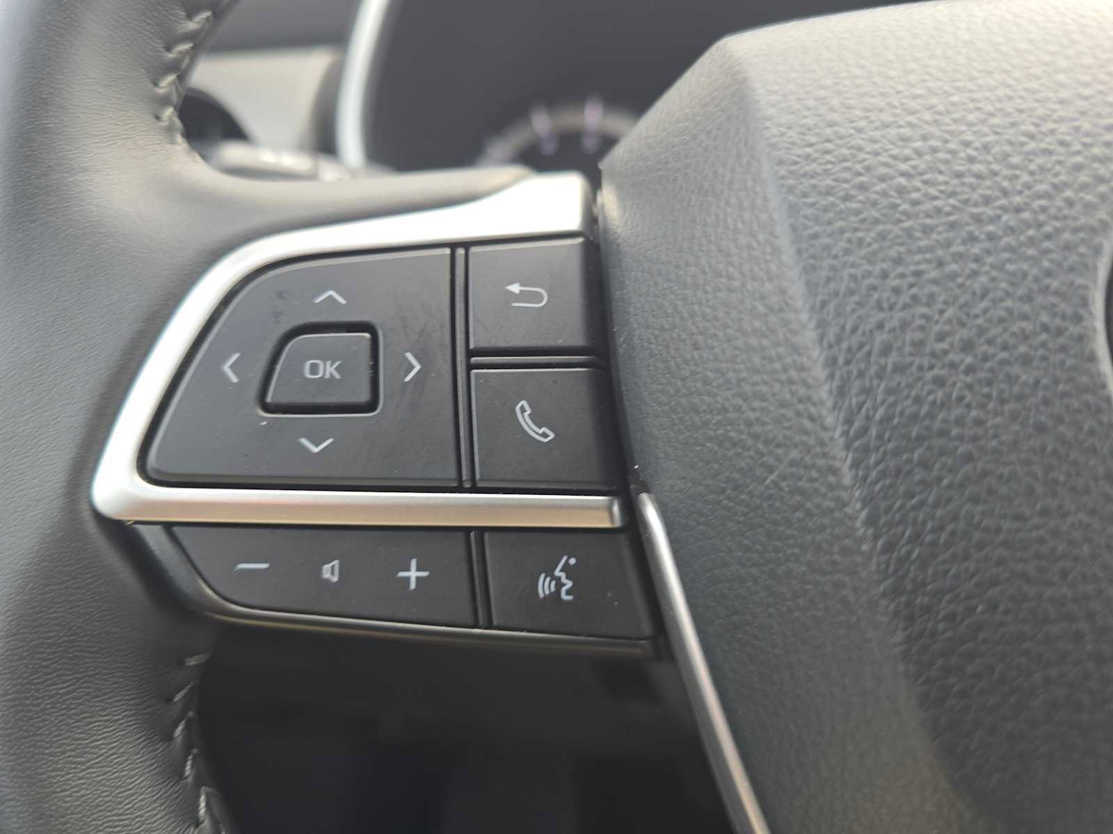 Certified 2025 Toyota Highlander XLE FWD image 31