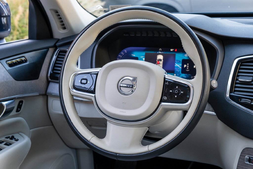 Used 2023 Volvo XC90 B6 Plus AWD/4WD image 19
