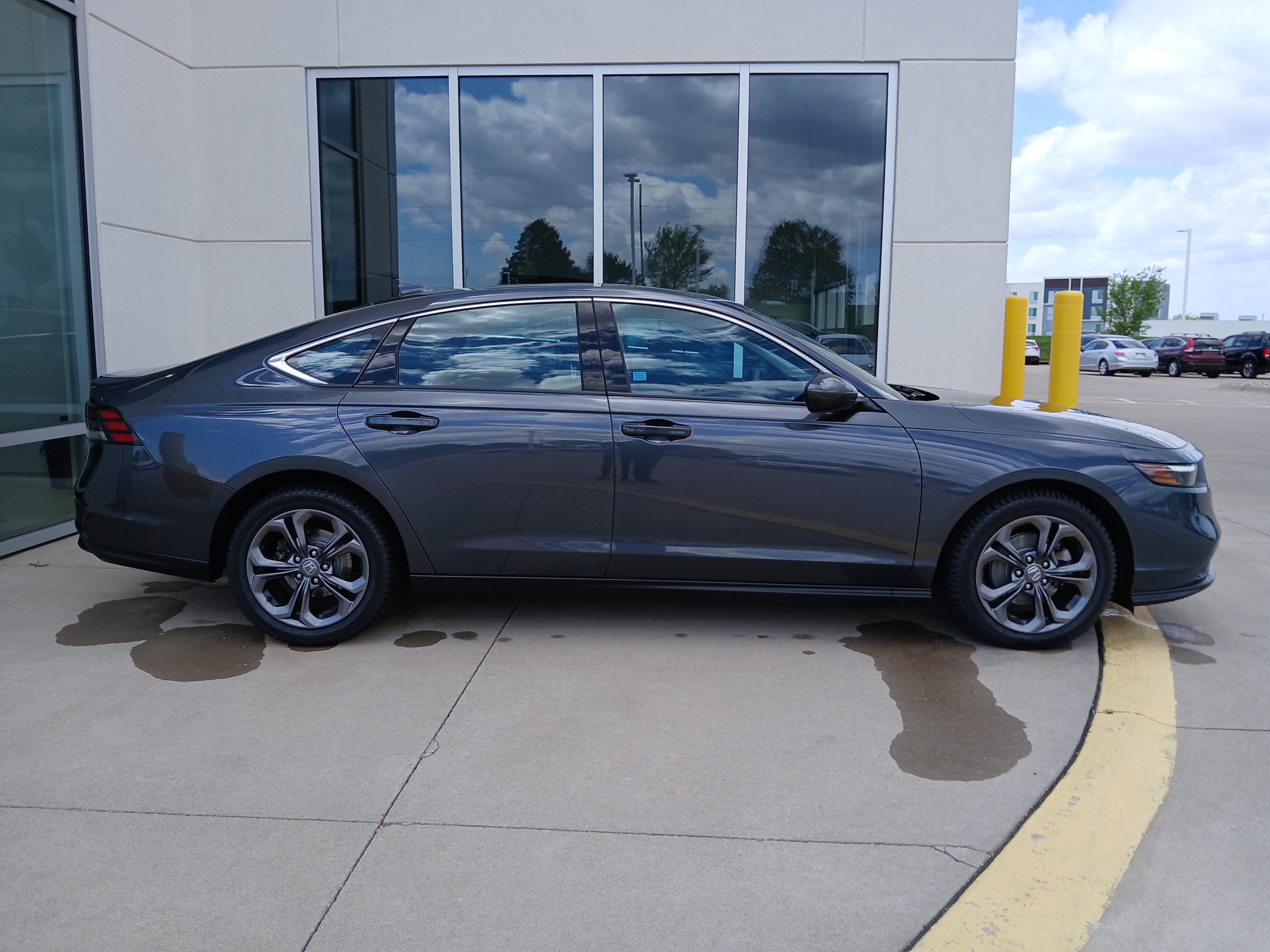 Used 2023 Honda Accord EX image 6