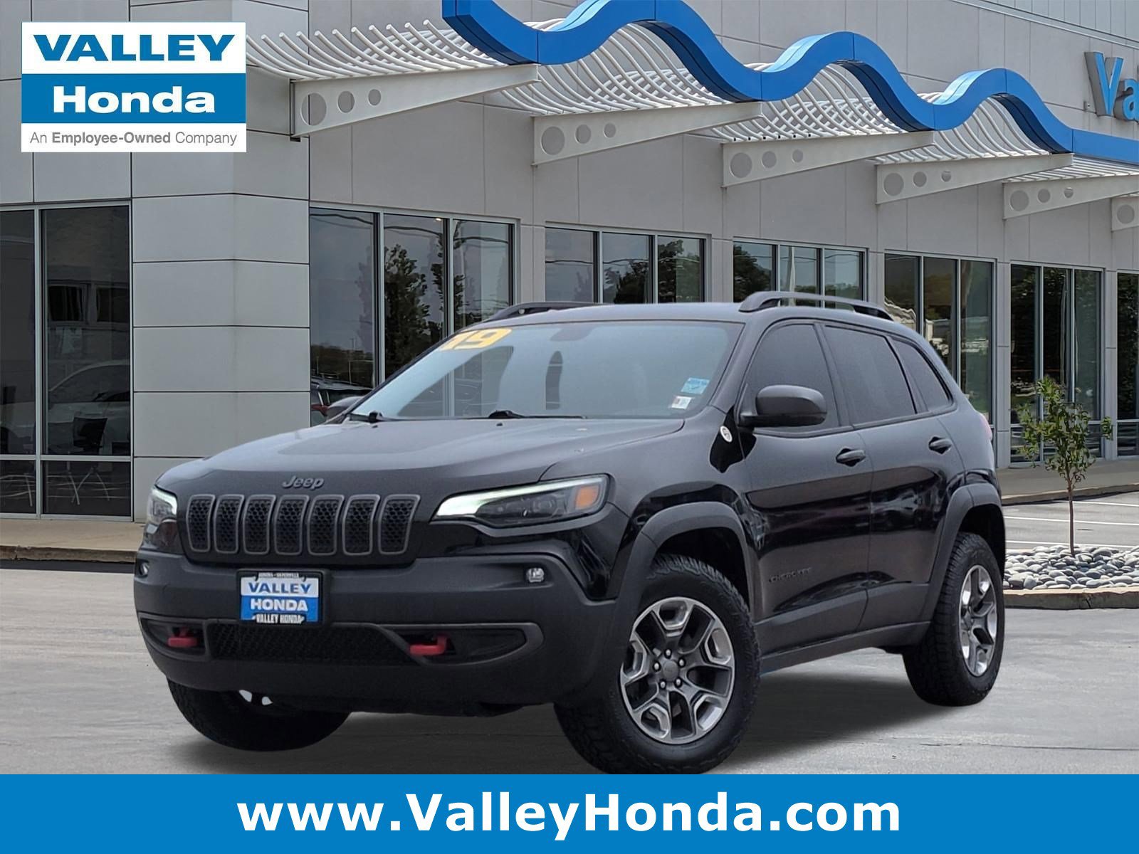 Used 2019 Jeep Cherokee Trailhawk w/ Comfort/Convenience Group