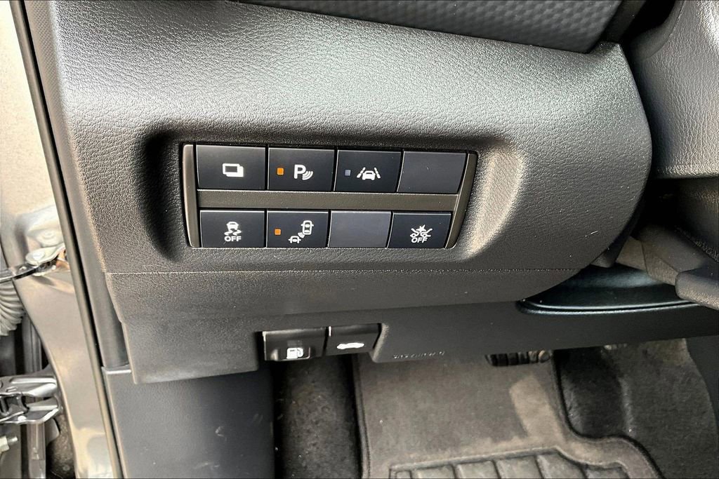 Used 2021 Nissan Kicks S image 17