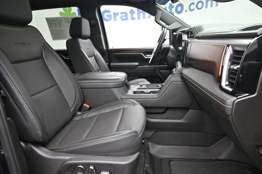 Used 2025 GMC Sierra 2500 Denali w/ Denali Reserve Package AWD/4WD image 7