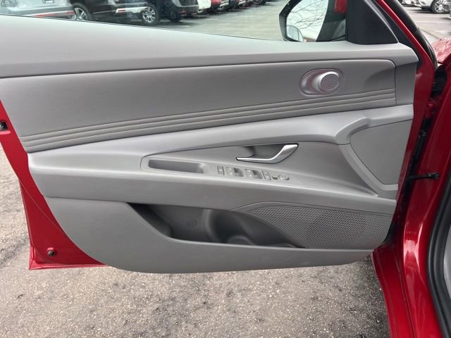 Used 2025 Hyundai Elantra SEL image 28