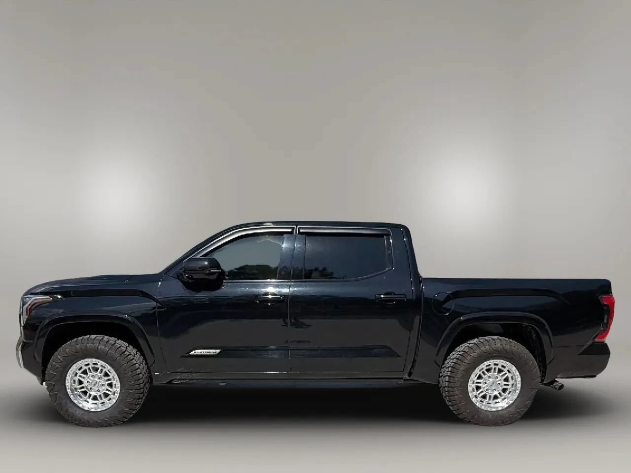 Used 2023 Toyota Tundra Platinum AWD/4WD image 2
