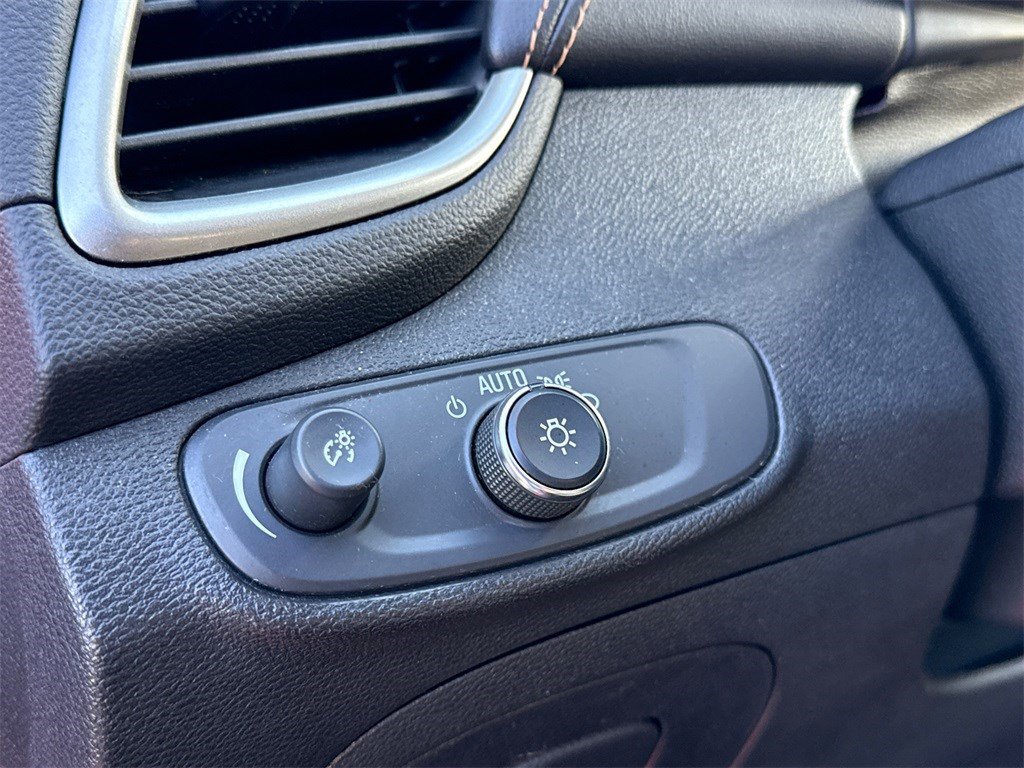 Used 2018 Chevrolet Trax LT w/ Driver Confidence Package image 19