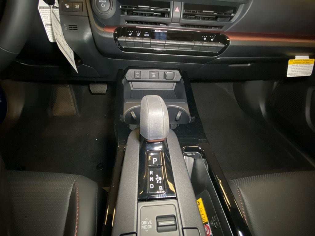 New 2025 Toyota Prius Plug-In Hybrid FWD image 11