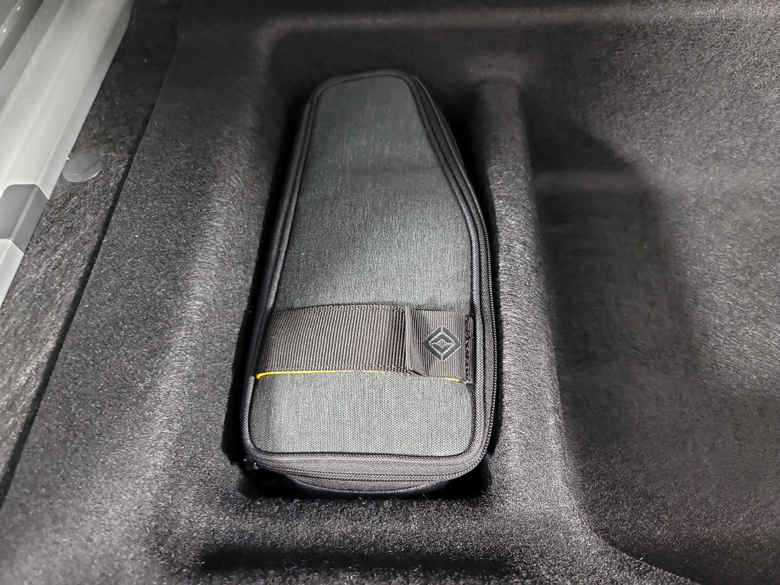 Used 2024 Rivian R1S Adventure AWD/4WD image 34