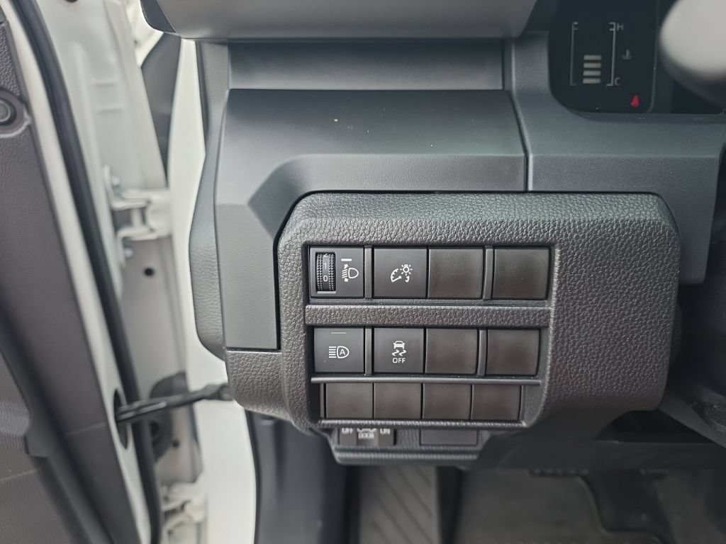Used 2024 Toyota Tacoma SR AWD/4WD image 17