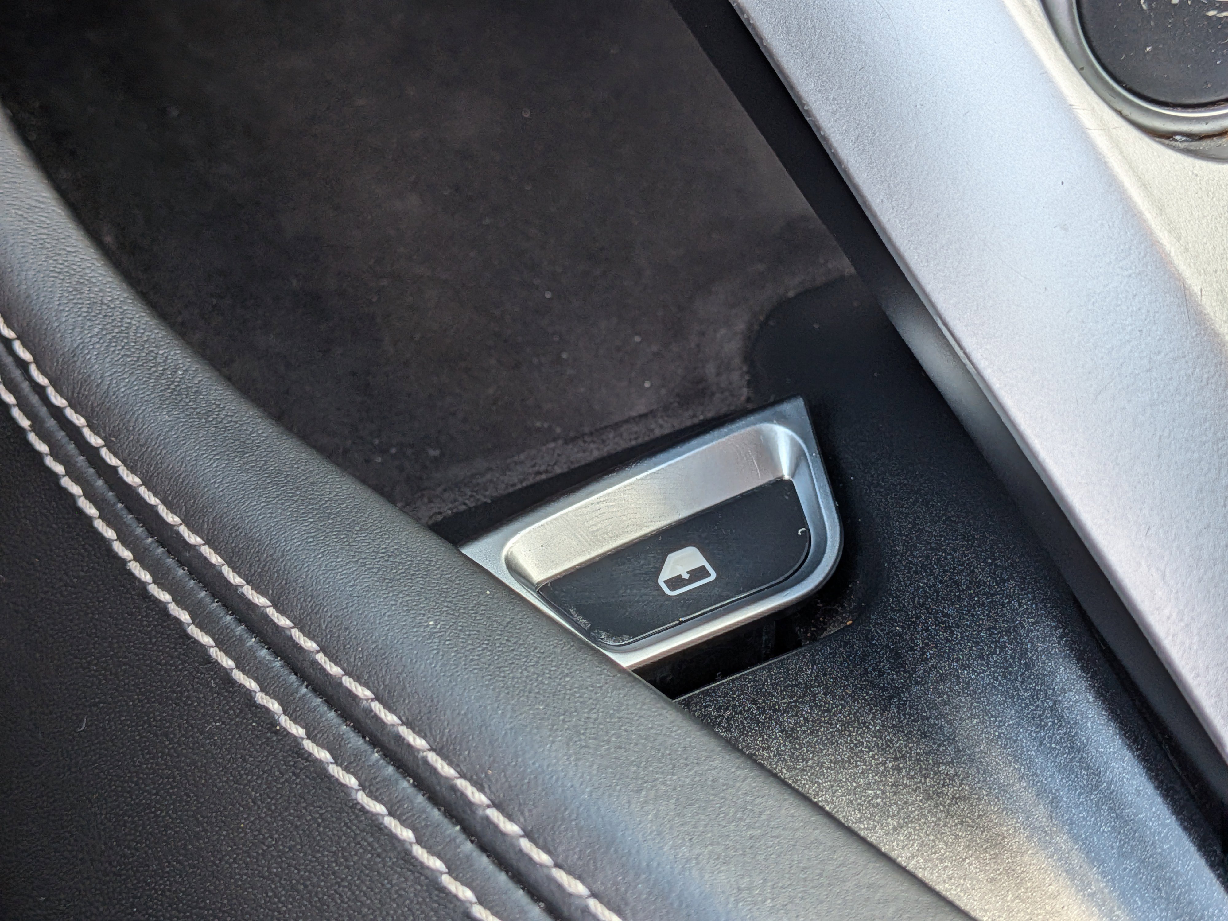 Used 2017 Ferrari California T image 21