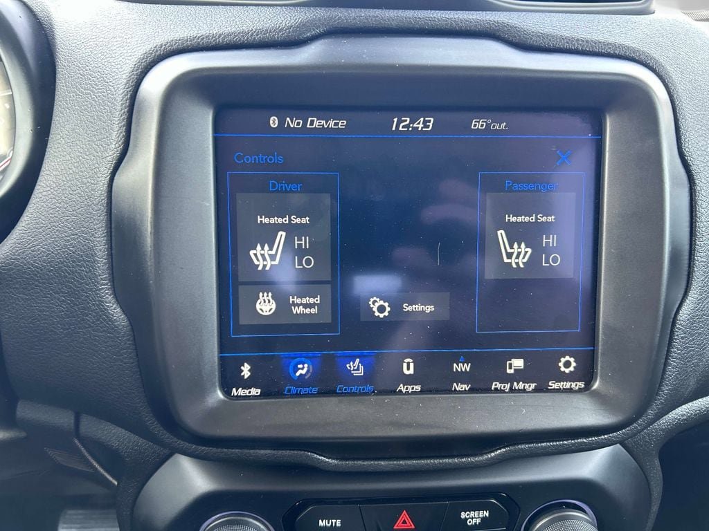 Certified 2023 Jeep Renegade Latitude w/ Premium Group image 28